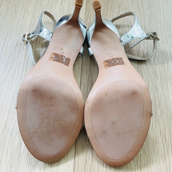 Kenneth Cole New York Brandy 85 Ankle Strap High Heel Sandals Silver Size 7 - Picture 3 of 3